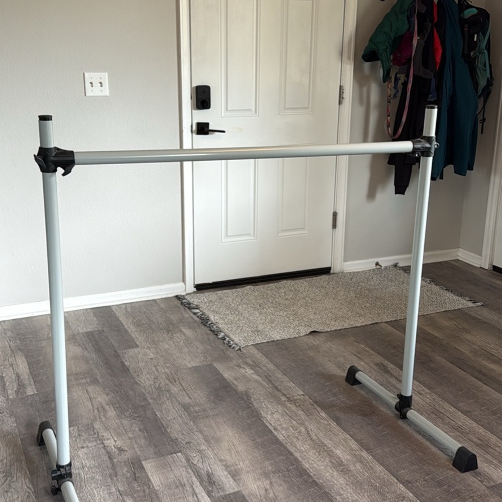 EUC Freestanding Vita Vibe Ballet Bar